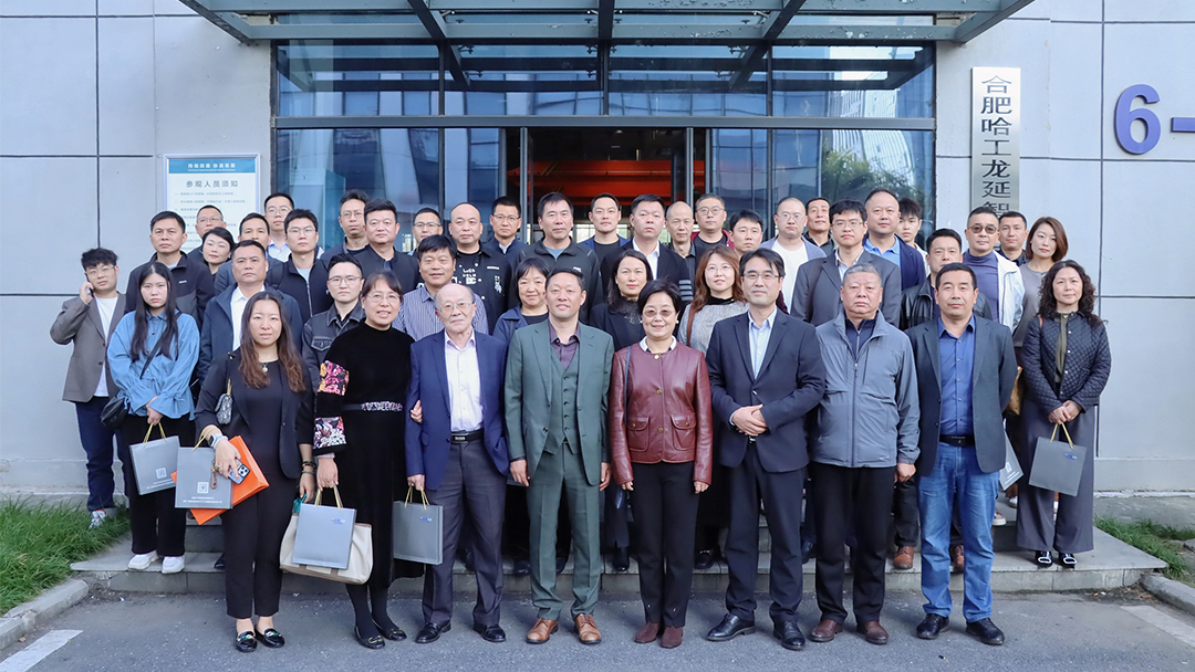 熱烈歡迎中國制藥裝備行業(yè)協(xié)會秘書長王雅君一行蒞臨龍延參觀指導